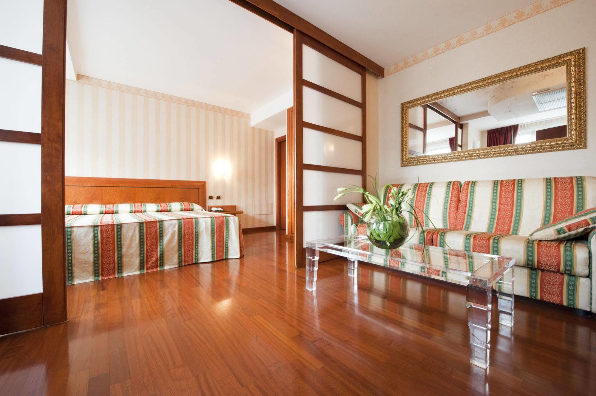 Palace 4*